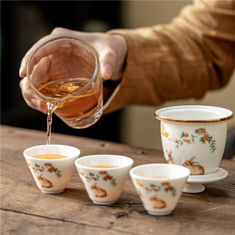茶器 玉磁器の旅行用茶器セット（急須1つと湯呑み3つ）